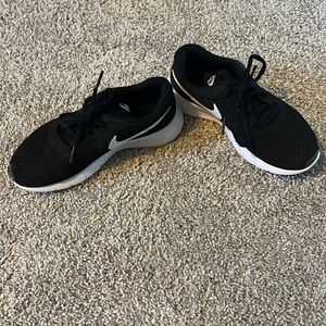 Girls nike shoes 3.5 youth